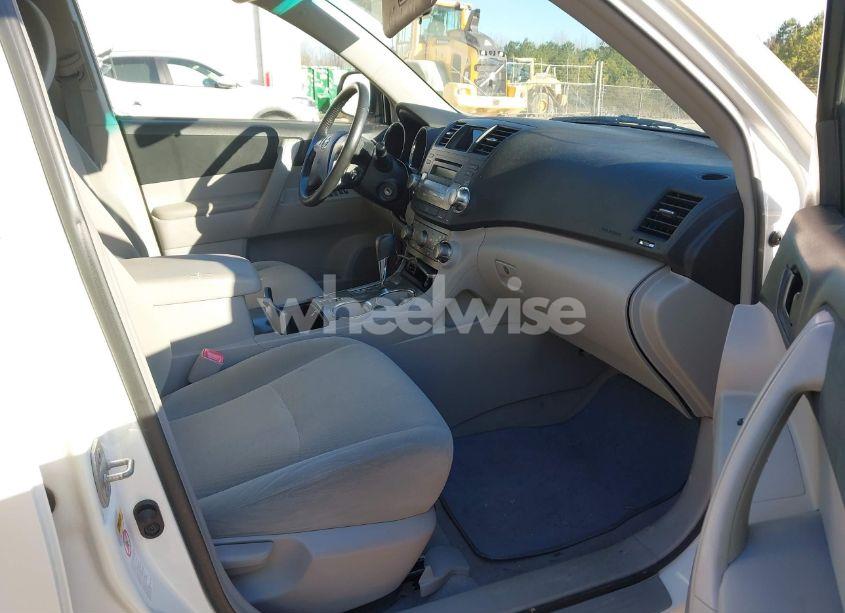 Photo 5 of 2010 Toyota Highlander BASE V6 (VIN 5TDZK3EH0AS002766)