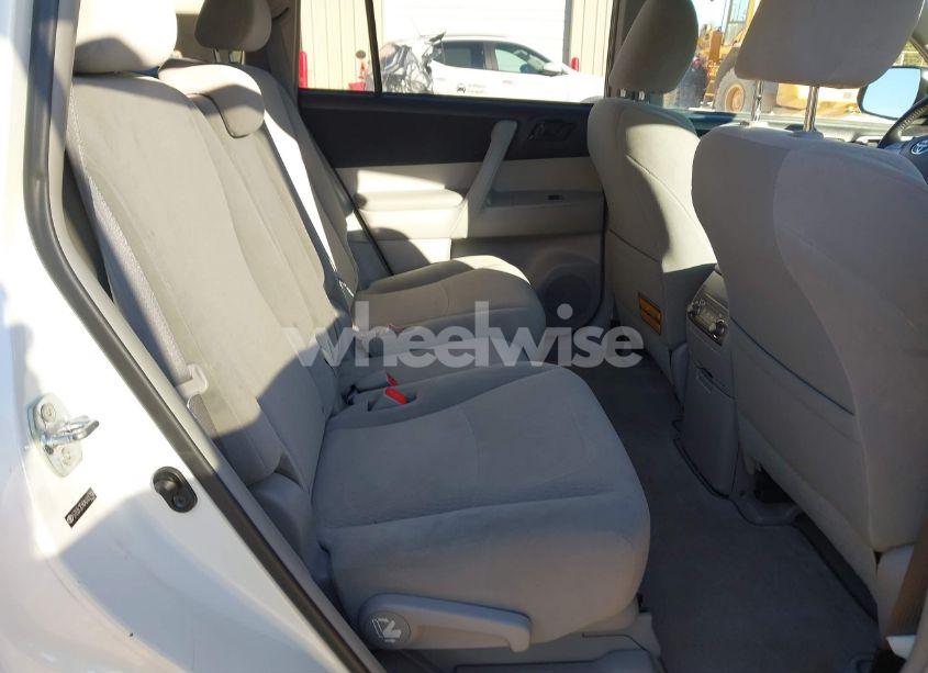 Photo 8 of 2010 Toyota Highlander BASE V6 (VIN 5TDZK3EH0AS002766)
