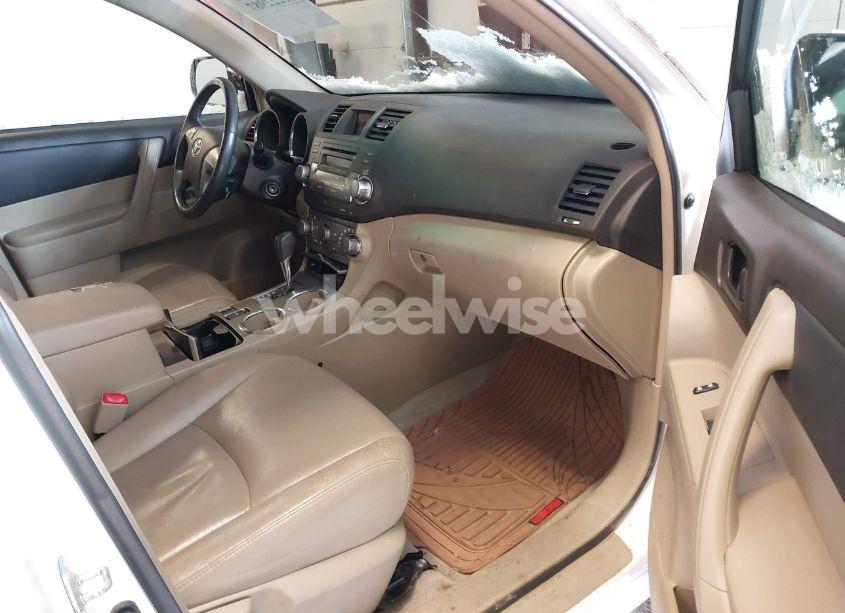 Photo 5 of 2010 Toyota Highlander BASE V6 (VIN 5TDZK3EH0AS005649)