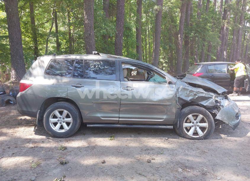 Photo 13 of 2010 Toyota Highlander BASE V6 (VIN 5TDZK3EH0AS023732)