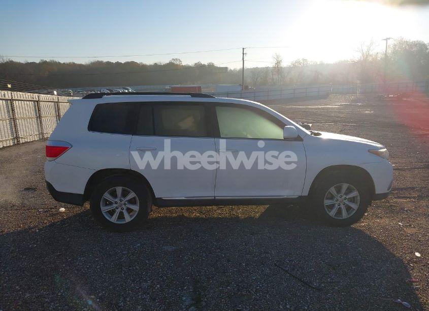 Photo 14 of 2011 Toyota Highlander SE V6 (VIN 5TDZK3EH0BS033260)