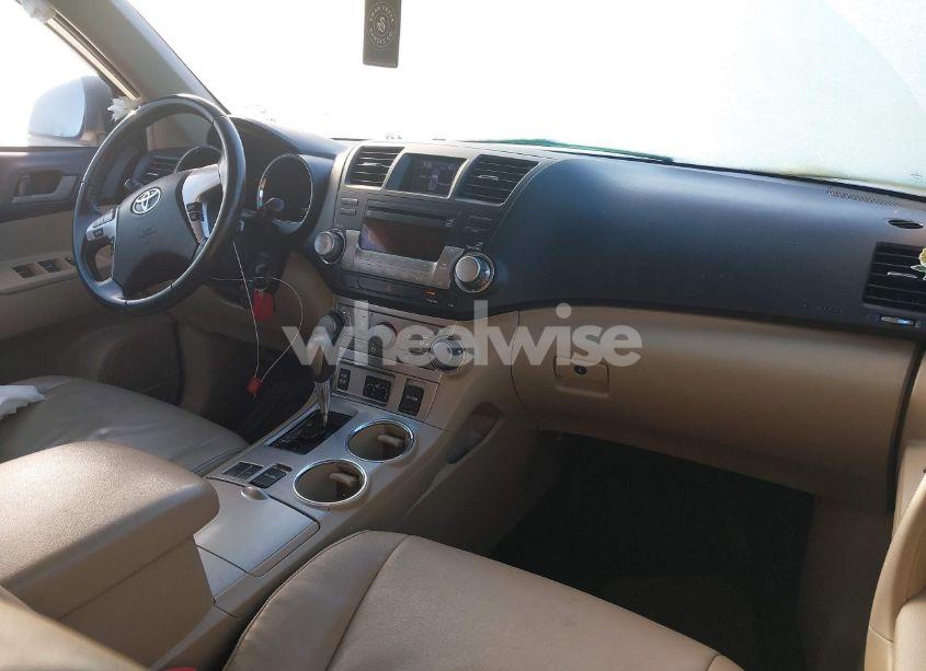 Photo 22 of 2011 Toyota Highlander SE V6 (VIN 5TDZK3EH0BS033260)