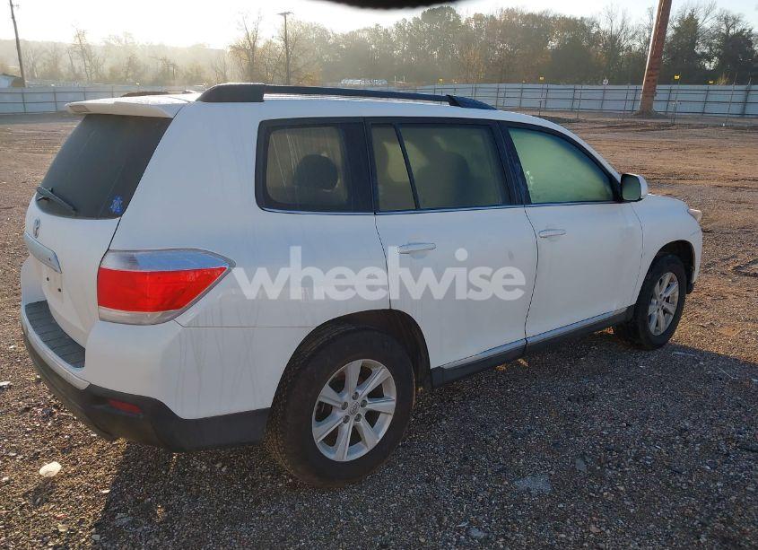 Photo 4 of 2011 Toyota Highlander SE V6 (VIN 5TDZK3EH0BS033260)