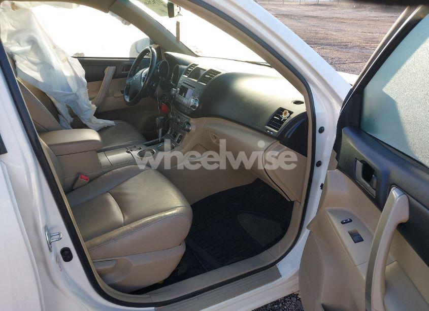 Photo 5 of 2011 Toyota Highlander SE V6 (VIN 5TDZK3EH0BS033260)