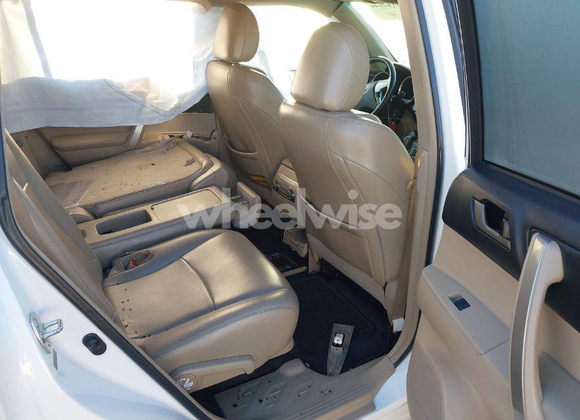 Photo 8 of 2011 Toyota Highlander SE V6 (VIN 5TDZK3EH0BS033260)