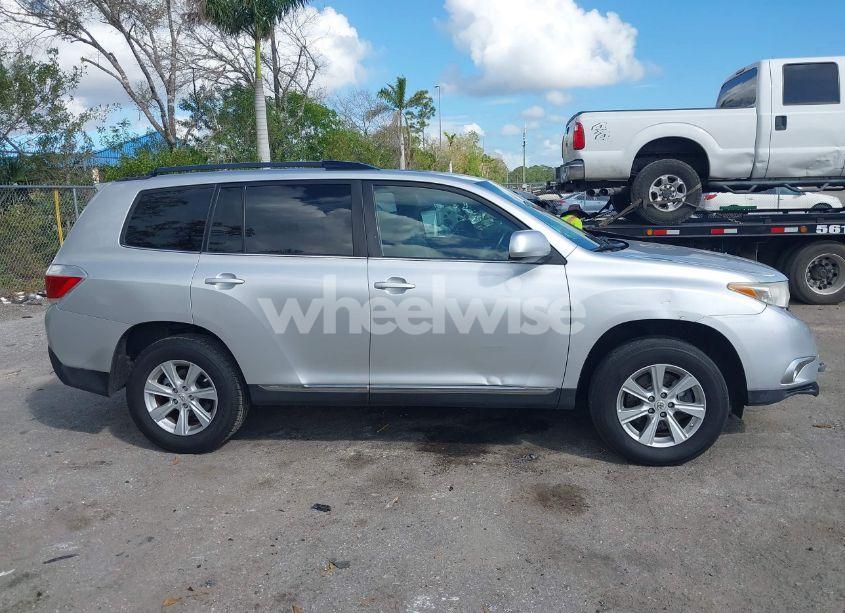 Photo 13 of 2011 Toyota Highlander SE V6 (VIN 5TDZK3EH0BS036157)