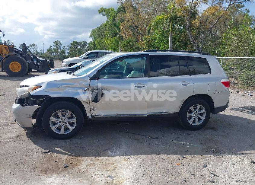 Photo 14 of 2011 Toyota Highlander SE V6 (VIN 5TDZK3EH0BS036157)