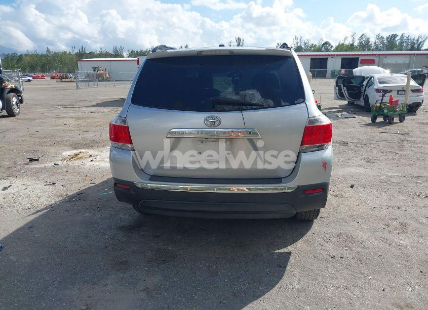 Photo 16 of 2011 Toyota Highlander SE V6 (VIN 5TDZK3EH0BS036157)