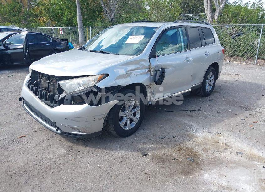 Photo 2 of 2011 Toyota Highlander SE V6 (VIN 5TDZK3EH0BS036157)
