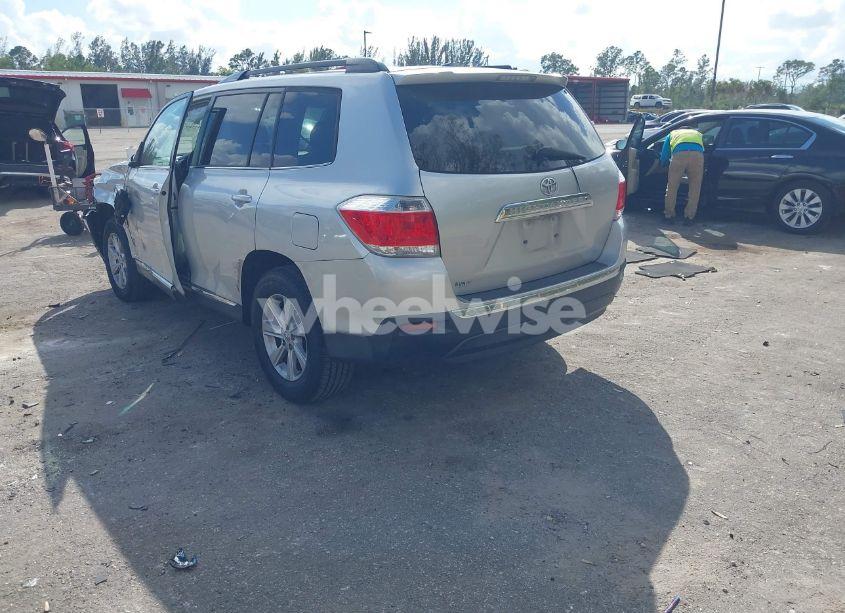 Photo 3 of 2011 Toyota Highlander SE V6 (VIN 5TDZK3EH0BS036157)