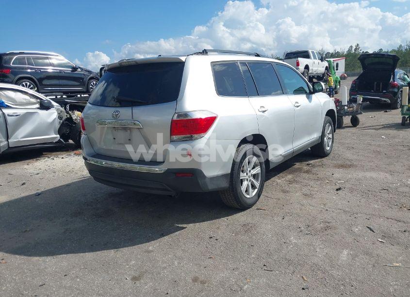 Photo 4 of 2011 Toyota Highlander SE V6 (VIN 5TDZK3EH0BS036157)