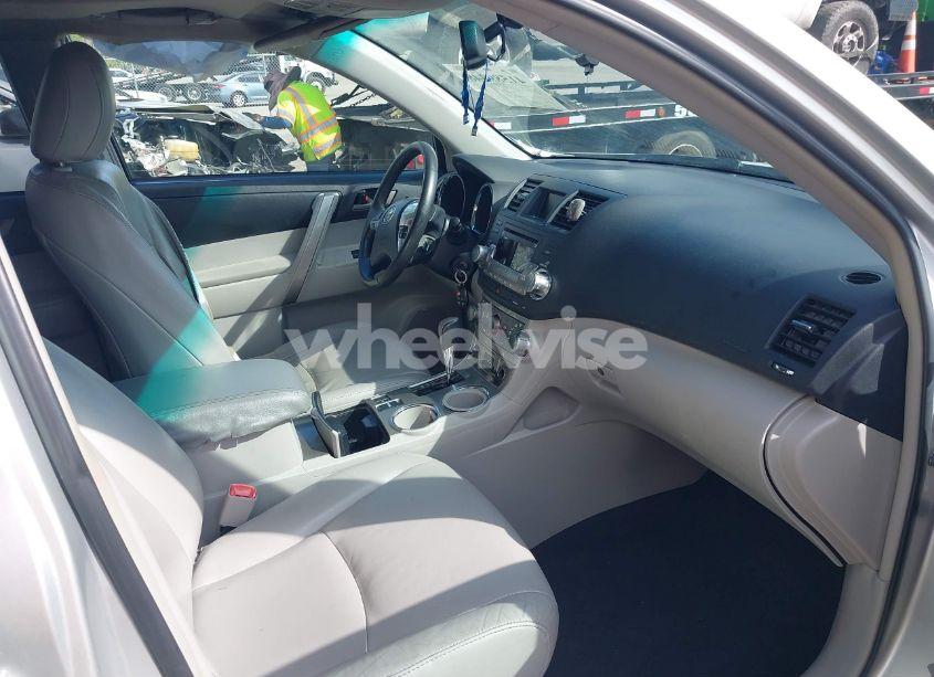 Photo 5 of 2011 Toyota Highlander SE V6 (VIN 5TDZK3EH0BS036157)