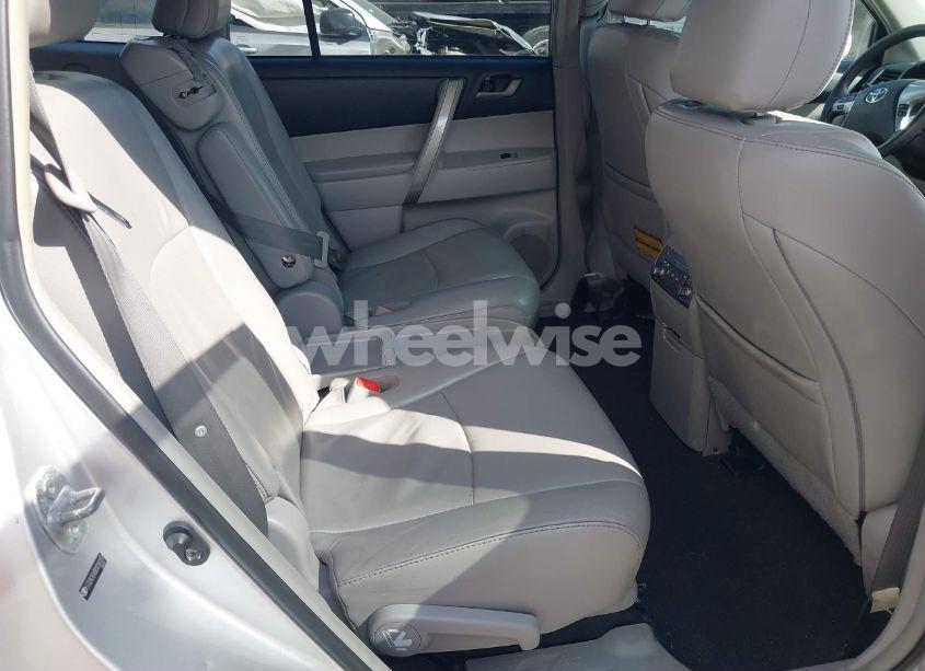 Photo 8 of 2011 Toyota Highlander SE V6 (VIN 5TDZK3EH0BS036157)