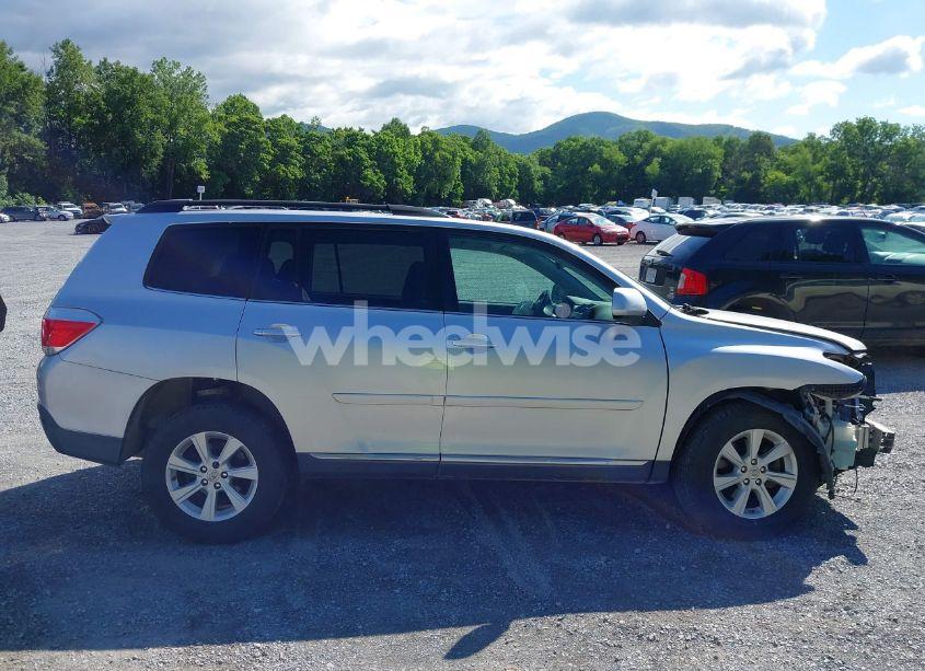 Photo 13 of 2011 Toyota Highlander BASE V6 (VIN 5TDZK3EH0BS048308)