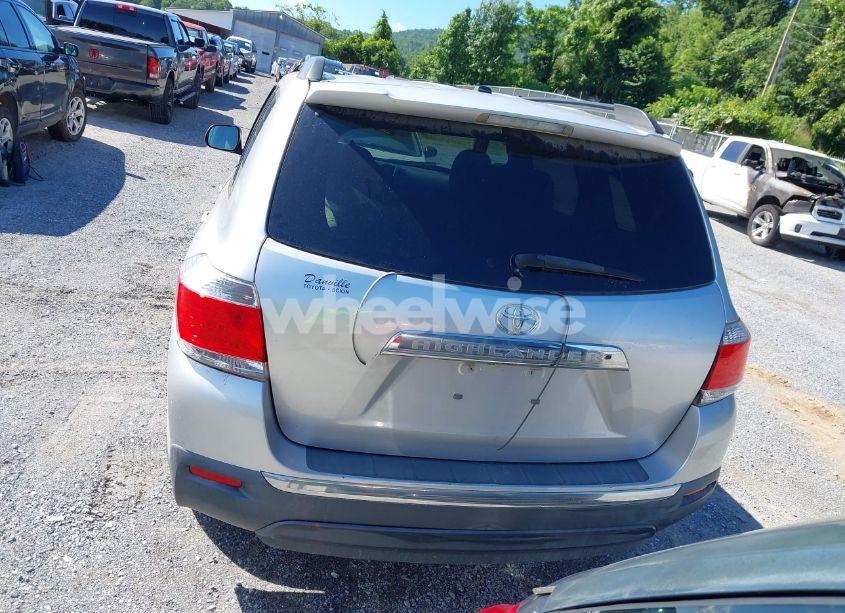 Photo 16 of 2011 Toyota Highlander BASE V6 (VIN 5TDZK3EH0BS048308)