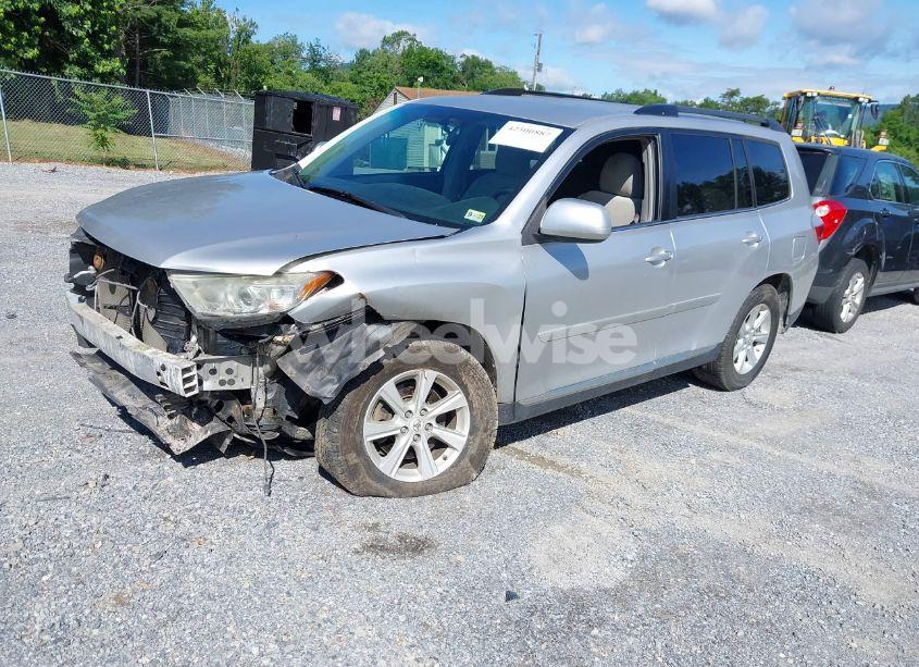 Photo 2 of 2011 Toyota Highlander BASE V6 (VIN 5TDZK3EH0BS048308)