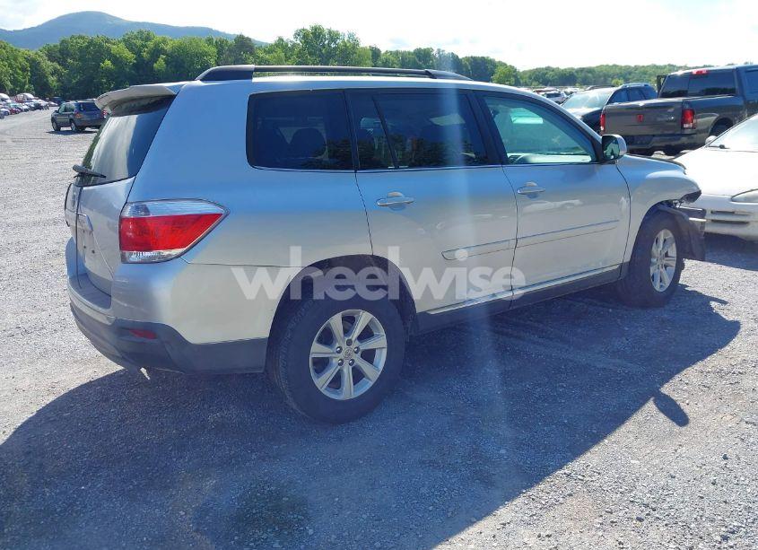 Photo 4 of 2011 Toyota Highlander BASE V6 (VIN 5TDZK3EH0BS048308)
