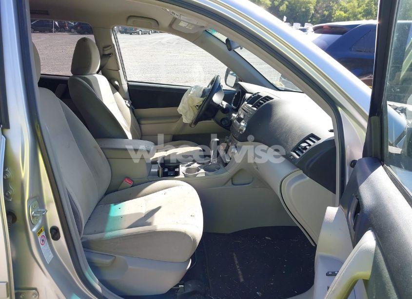 Photo 5 of 2011 Toyota Highlander BASE V6 (VIN 5TDZK3EH0BS048308)