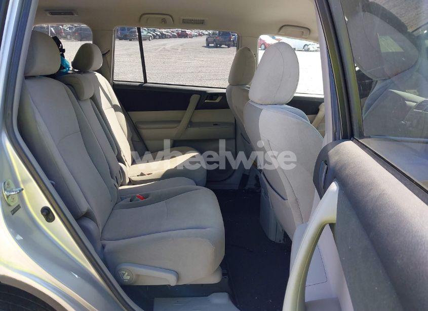 Photo 8 of 2011 Toyota Highlander BASE V6 (VIN 5TDZK3EH0BS048308)