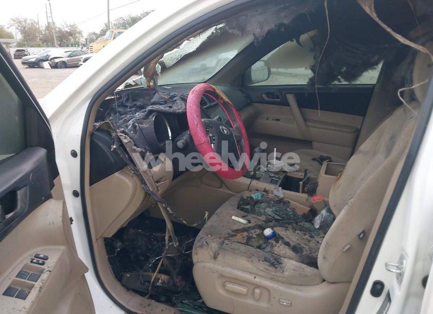 Photo 13 of 2012 Toyota Highlander BASE V6 (VIN 5TDZK3EH0CS056250)