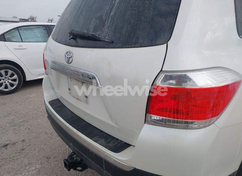 Photo 14 of 2012 Toyota Highlander BASE V6 (VIN 5TDZK3EH0CS056250)