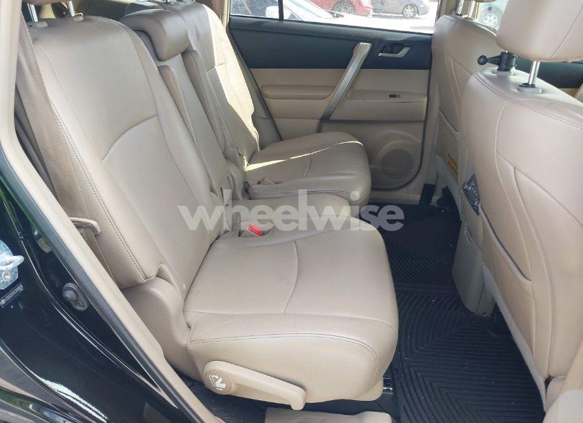 Photo 8 of 2012 Toyota Highlander SE V6 (VIN 5TDZK3EH0CS089636)