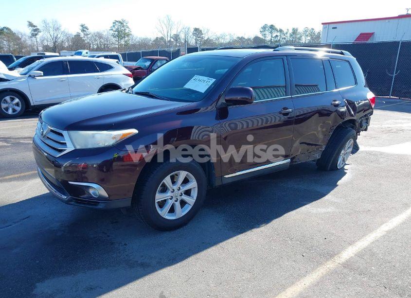 Photo 2 of 2013 Toyota Highlander PLUS/SE (VIN 5TDZK3EH0DS107456)