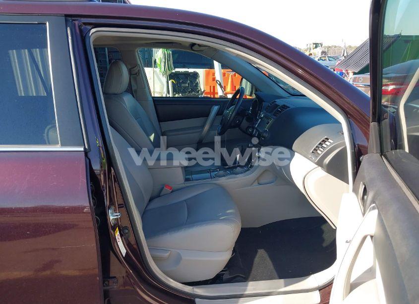 Photo 5 of 2013 Toyota Highlander PLUS/SE (VIN 5TDZK3EH0DS107456)