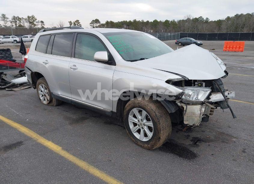 2013 Toyota Highlander SE V6 (VIN 5TDZK3EH0DS111944) main photo