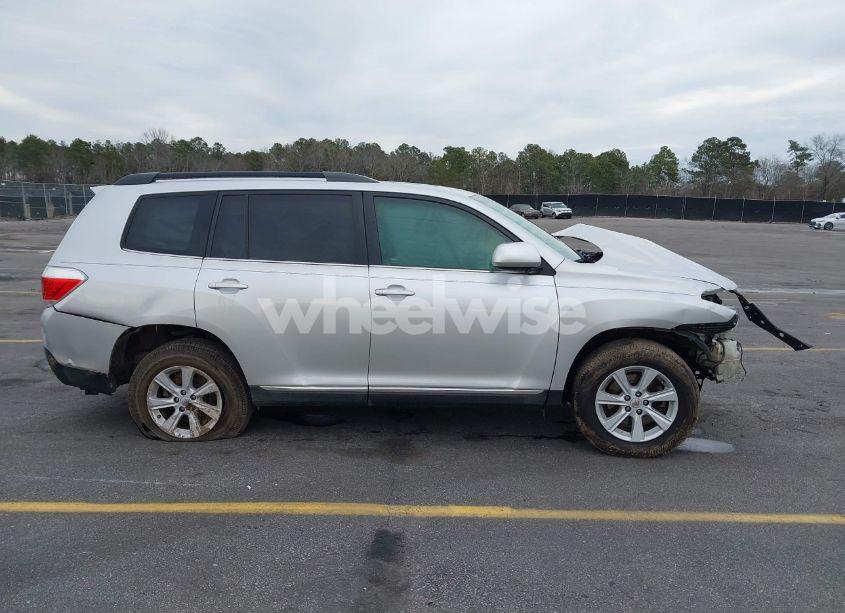 Photo 14 of 2013 Toyota Highlander SE V6 (VIN 5TDZK3EH0DS111944)