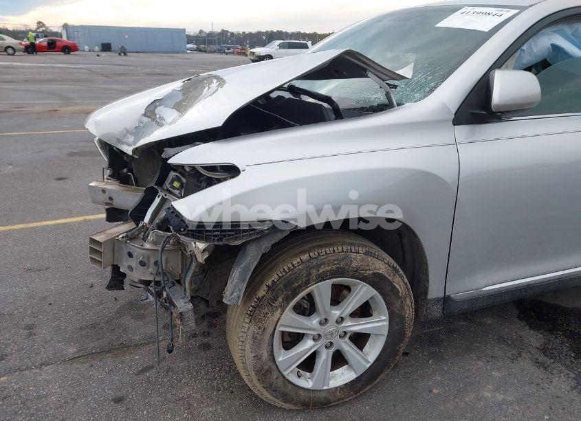 Photo 19 of 2013 Toyota Highlander SE V6 (VIN 5TDZK3EH0DS111944)