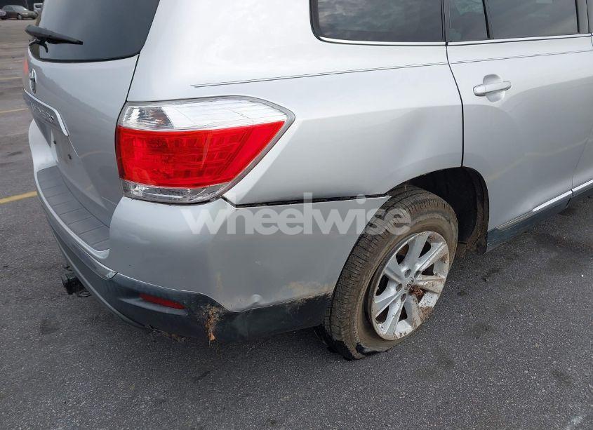 Photo 20 of 2013 Toyota Highlander SE V6 (VIN 5TDZK3EH0DS111944)