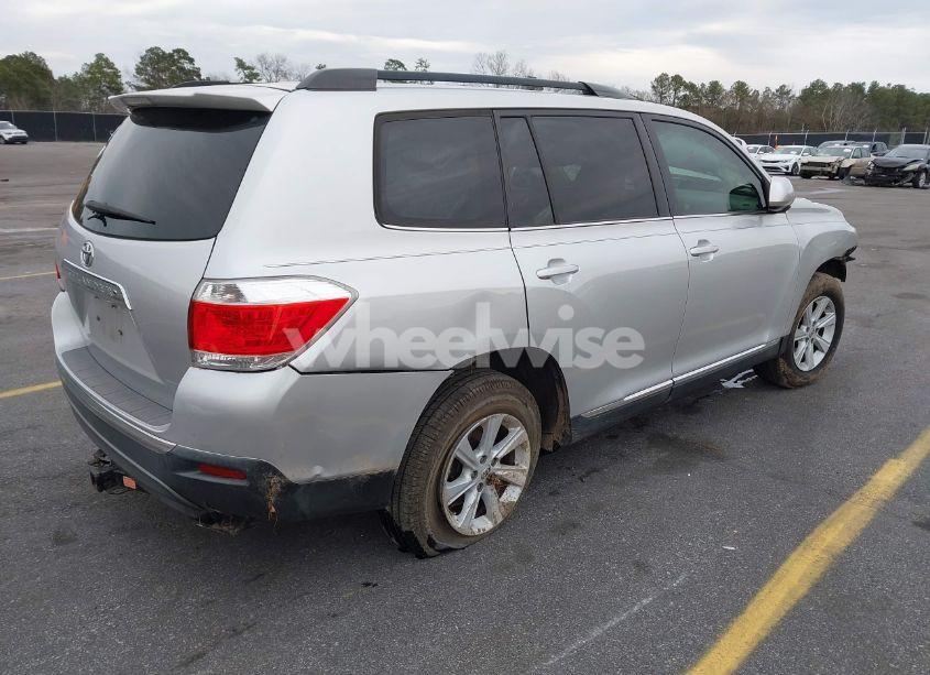 Photo 4 of 2013 Toyota Highlander SE V6 (VIN 5TDZK3EH0DS111944)