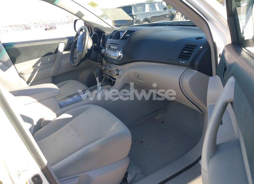 Photo 5 of 2010 Toyota Highlander BASE V6 (VIN 5TDZK3EH1AS004087)