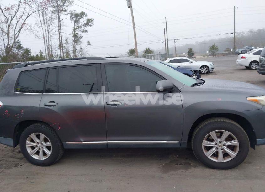 Photo 13 of 2011 Toyota Highlander SE (VIN 5TDZK3EH1BS024082)