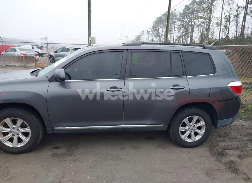 Photo 14 of 2011 Toyota Highlander SE (VIN 5TDZK3EH1BS024082)