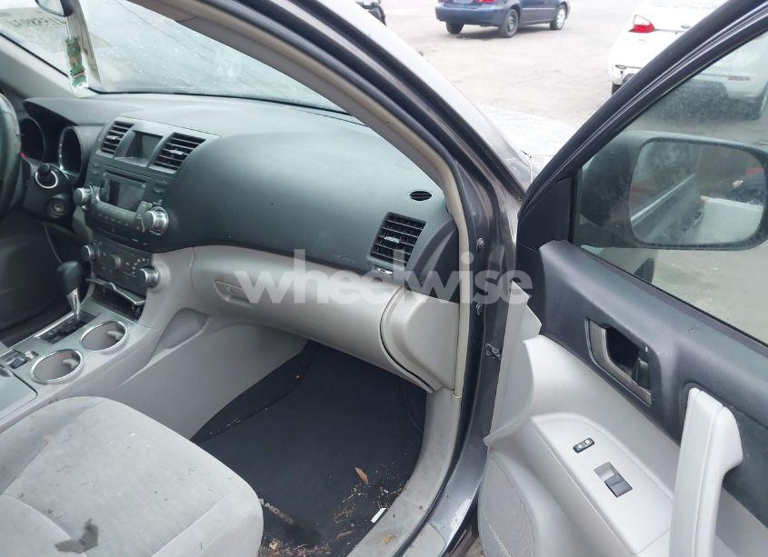 Photo 5 of 2011 Toyota Highlander SE (VIN 5TDZK3EH1BS024082)