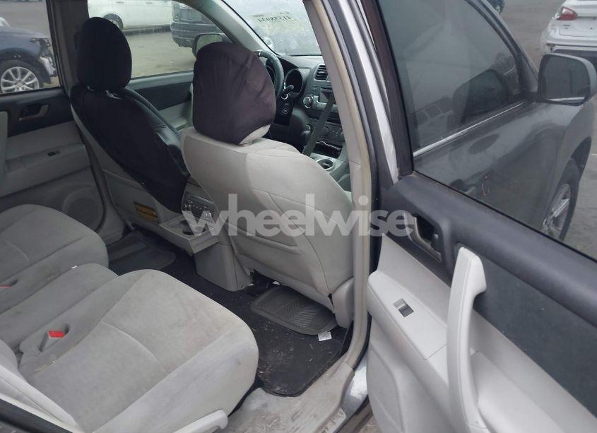 Photo 8 of 2011 Toyota Highlander SE (VIN 5TDZK3EH1BS024082)