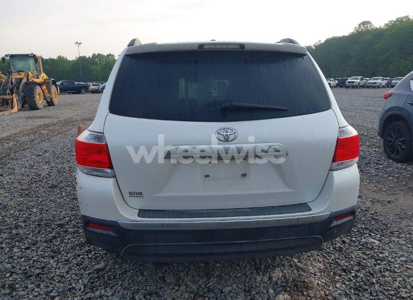 Photo 16 of 2011 Toyota Highlander SE V6 (VIN 5TDZK3EH1BS030402)