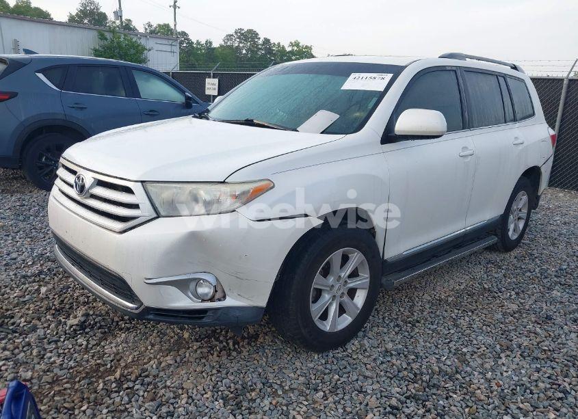 Photo 2 of 2011 Toyota Highlander SE V6 (VIN 5TDZK3EH1BS030402)