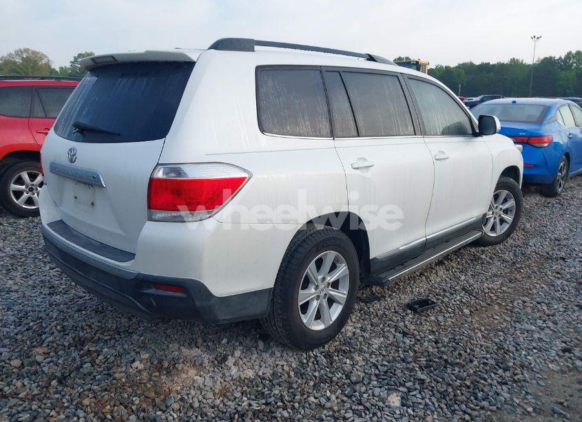Photo 4 of 2011 Toyota Highlander SE V6 (VIN 5TDZK3EH1BS030402)