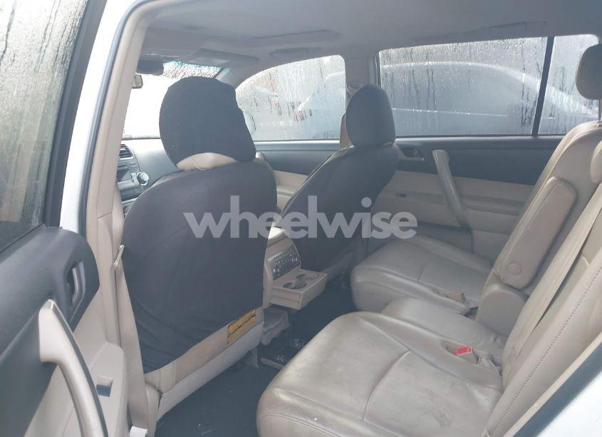 Photo 8 of 2011 Toyota Highlander SE V6 (VIN 5TDZK3EH1BS030402)