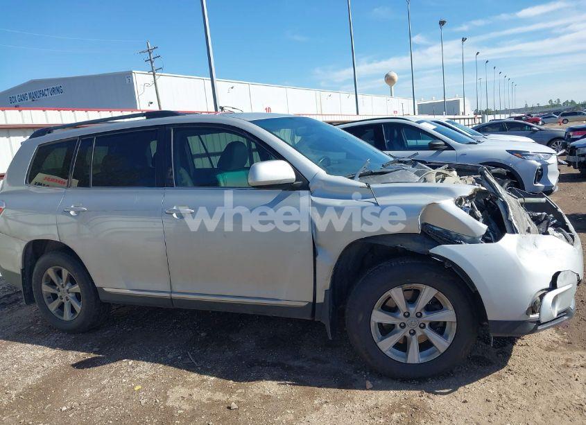 Photo 14 of 2013 Toyota Highlander PLUS/SE (VIN 5TDZK3EH1DS114772)