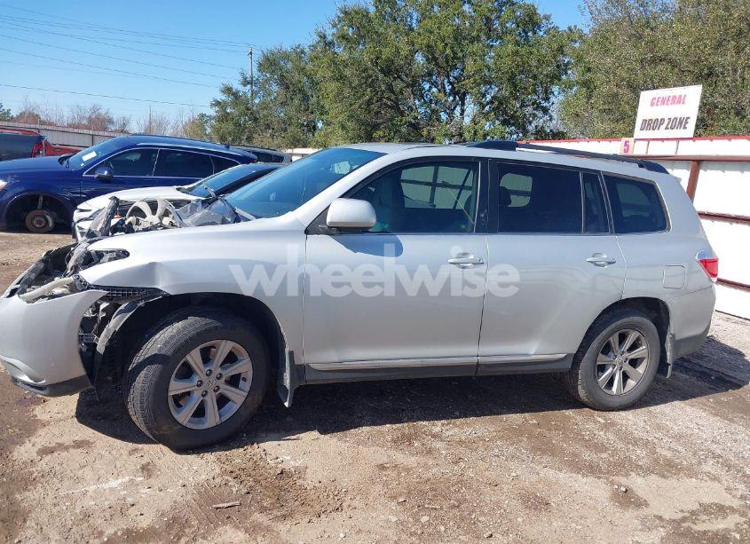 Photo 15 of 2013 Toyota Highlander PLUS/SE (VIN 5TDZK3EH1DS114772)