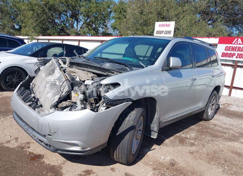 Photo 2 of 2013 Toyota Highlander PLUS/SE (VIN 5TDZK3EH1DS114772)