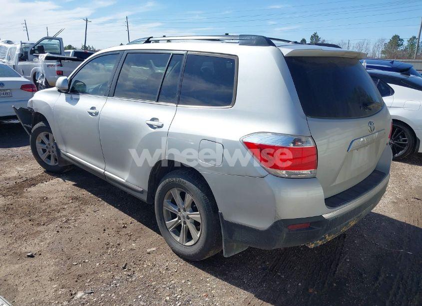 Photo 3 of 2013 Toyota Highlander PLUS/SE (VIN 5TDZK3EH1DS114772)
