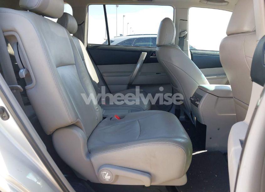 Photo 8 of 2013 Toyota Highlander PLUS/SE (VIN 5TDZK3EH1DS114772)