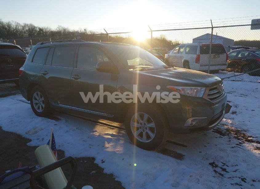 2013 Toyota Highlander SE V6 (VIN 5TDZK3EH1DS137016) main photo