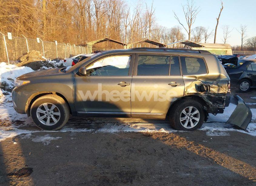 Photo 15 of 2013 Toyota Highlander SE V6 (VIN 5TDZK3EH1DS137016)