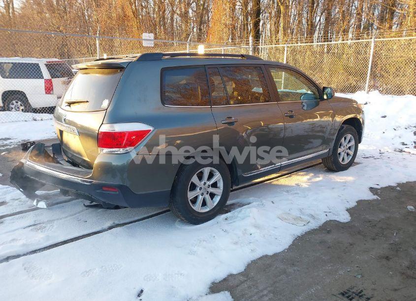 Photo 4 of 2013 Toyota Highlander SE V6 (VIN 5TDZK3EH1DS137016)